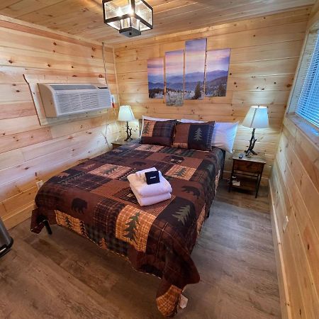 Newly Remodeled Motel In Gatlinburg! מראה חיצוני תמונה